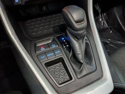 Used 2022 Toyota RAV4 XLE w/ Convenience Package FWD image 26