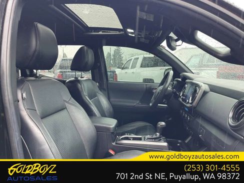 Used 2021 Toyota Tacoma TRD Off-Road w/ TRD Premium Off Road Package image 17