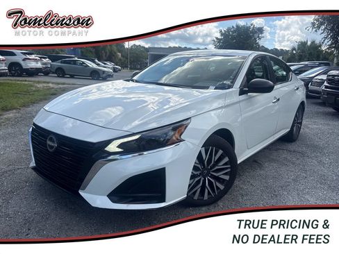 Used 2025 Nissan Altima 2.5 SV FWD image 1