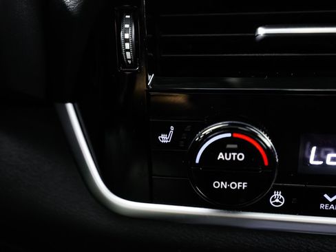 Used 2025 Nissan Rogue SL w/ SL Premium Package AWD/4WD image 32