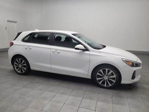 Used 2019 Hyundai Elantra GT image 11