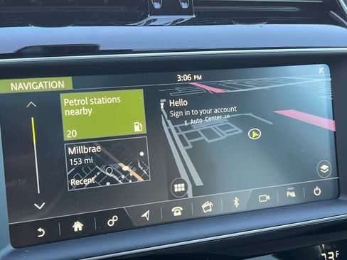 Used 2019 Jaguar F-PACE image 20