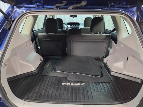 Used 2017 Toyota Prius V Three image 7