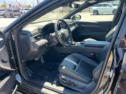 Used 2025 Toyota Camry SE FWD image 10