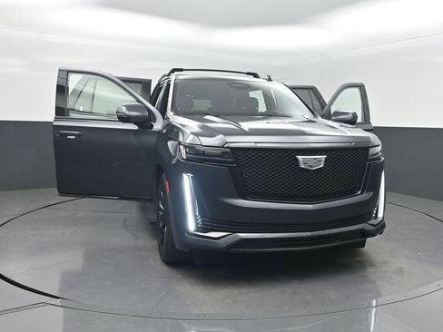 Used 2022 Cadillac Escalade Sport w/ Touring Package AWD/4WD image 46
