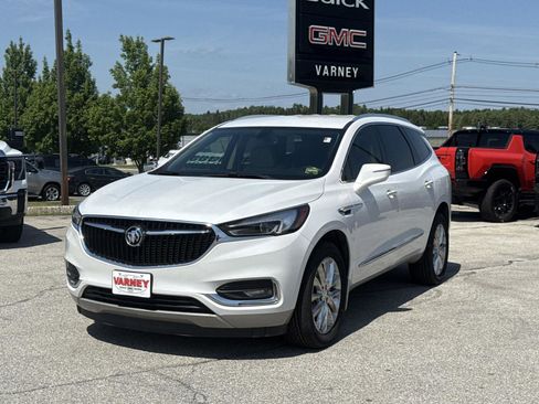 Used 2020 Buick Enclave Essence w/ Sound and Sites Package image 1