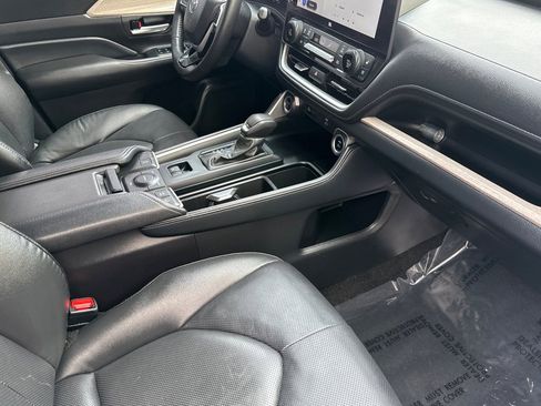 Used 2024 Toyota Grand Highlander Limited image 16