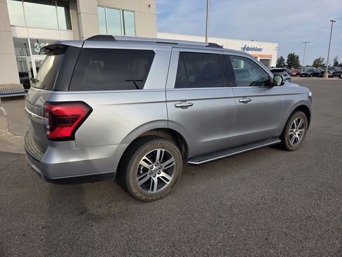 Used 2023 Ford Expedition Limited AWD/4WD image 4