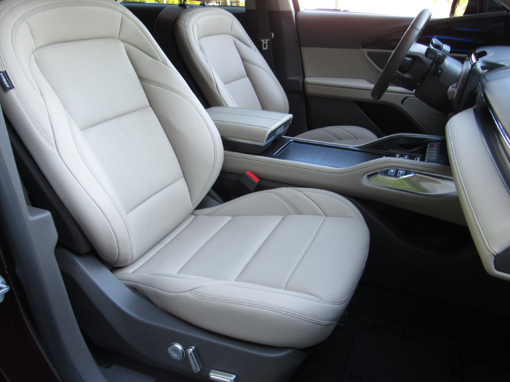 Used 2024 Lincoln Nautilus Premier AWD/4WD image 19