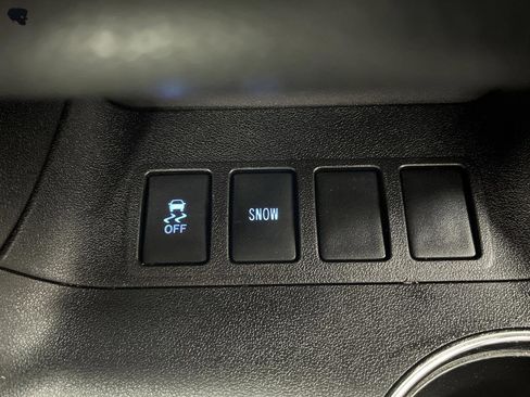 Used 2015 Toyota Highlander XLE image 23