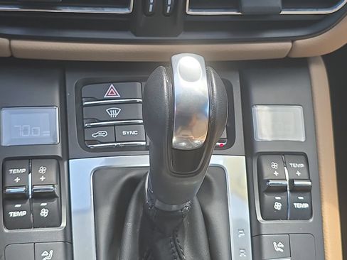 Used 2019 Porsche Macan AWD/4WD image 22