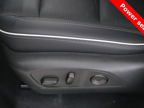 Used 2025 Buick Enclave Sport Touring w/ Power Package image 18