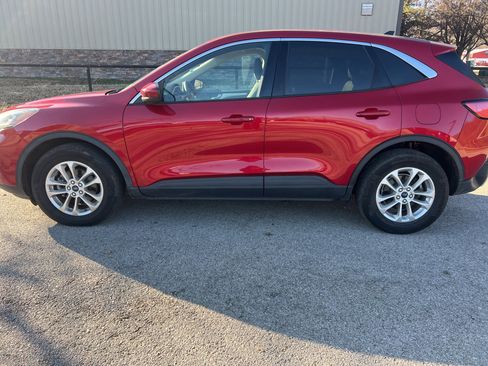 Used 2020 Ford Escape SE image 9