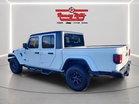 Used 2023 Jeep Gladiator Willys image 3