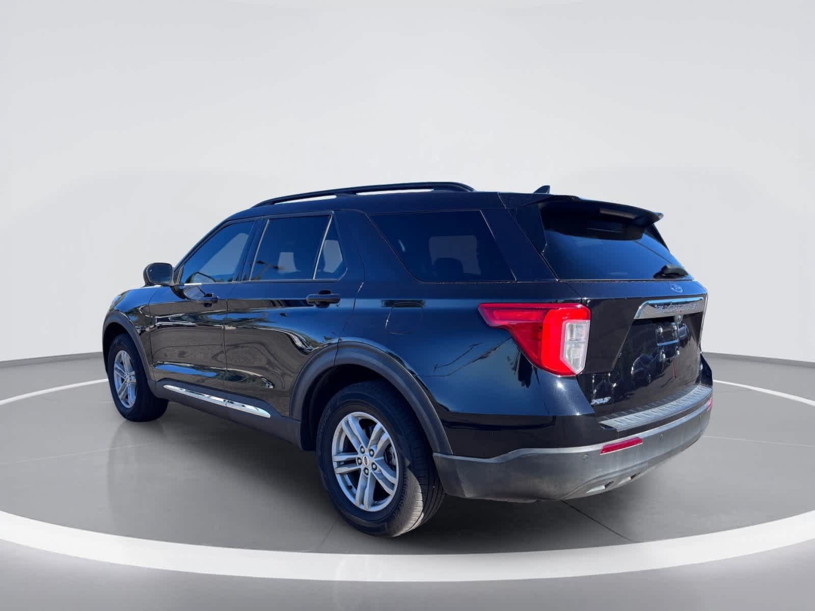 Used 2023 Ford Explorer XLT AWD/4WD image 4