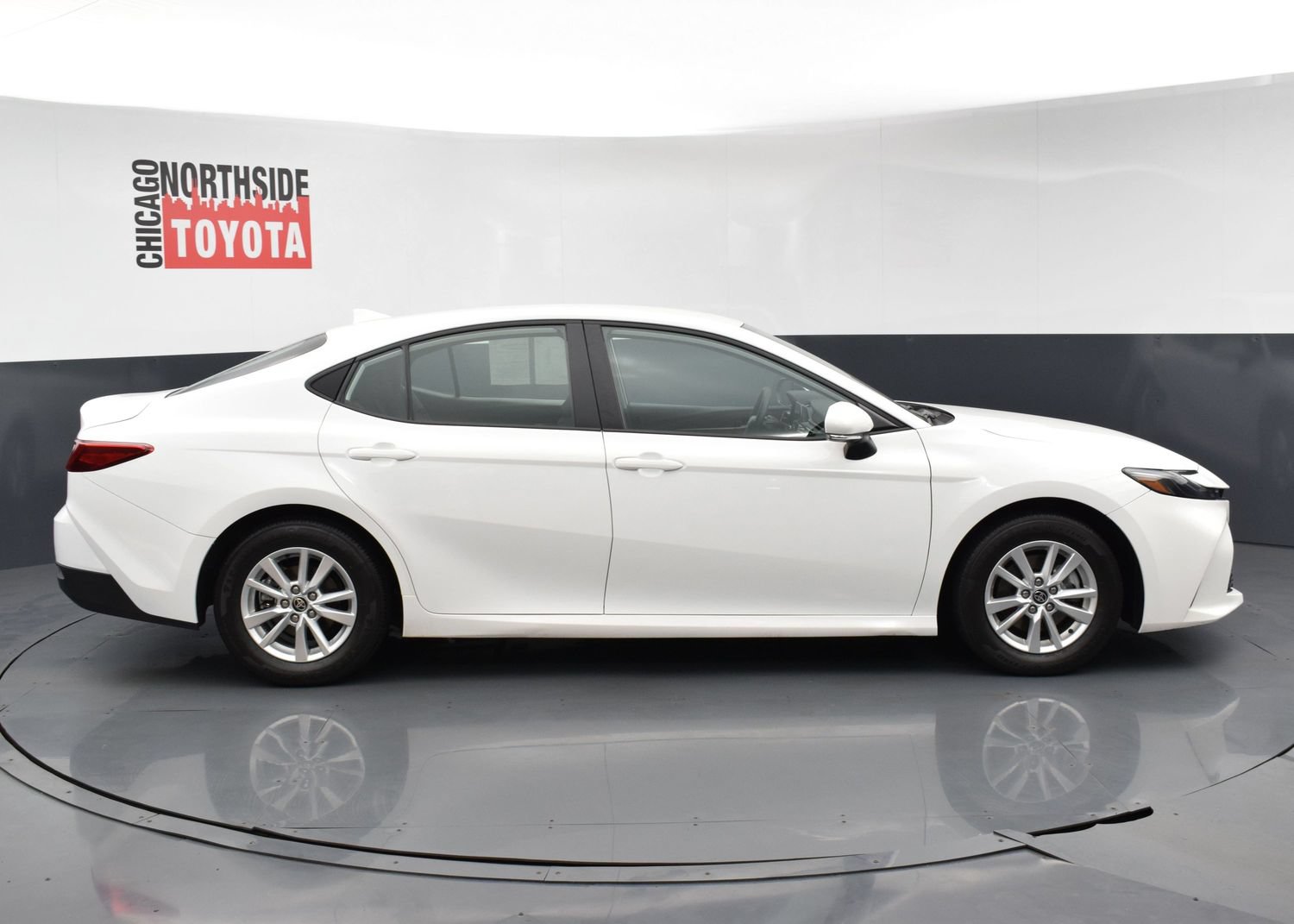 Used 2025 Toyota Camry LE FWD image 5