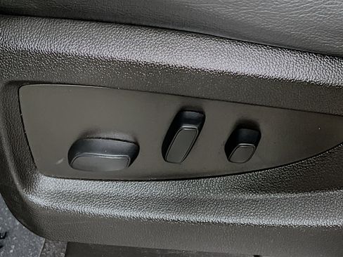 Used 2019 GMC Yukon XL SLE w/ SLE Value Package RWD image 16