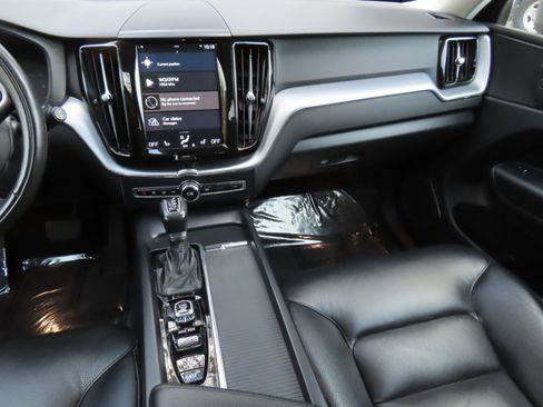 Used 2019 Volvo XC60 T6 Momentum w/ Premium Package image 13