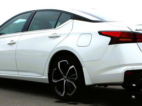 Used 2023 Nissan Altima 2.5 SR image 6