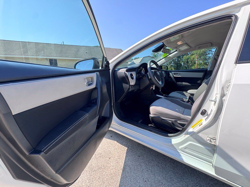 Used 2019 Toyota Corolla LE FWD image 11