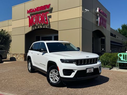 Used 2023 Jeep Grand Cherokee Laredo RWD image 1