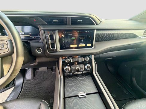 Used 2024 GMC Yukon Denali AWD/4WD image 30
