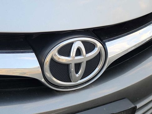 Used 2017 Toyota Camry LE image 4