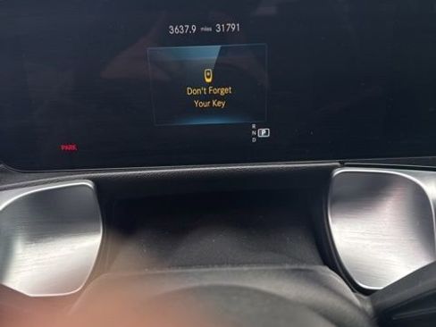 Used 2023 Mercedes-Benz GLB 250 4MATIC image 11