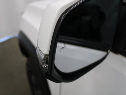 Used 2021 Toyota Tacoma TRD Off-Road w/ Technology Package image 9