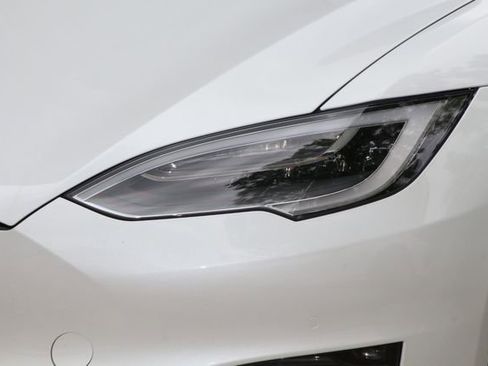 Used 2021 Tesla Model S Plaid image 3