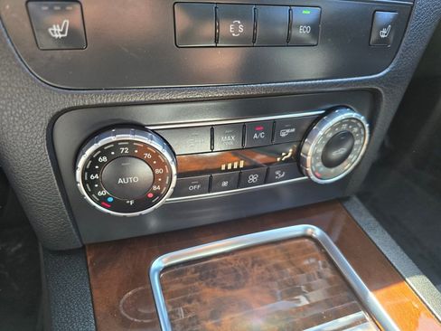 Used 2013 Mercedes-Benz GLK 350 4MATIC image 11