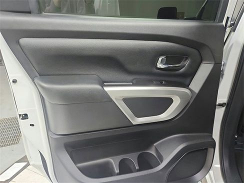 Used 2019 Nissan Titan SV w/ SV Convenience Package image 33