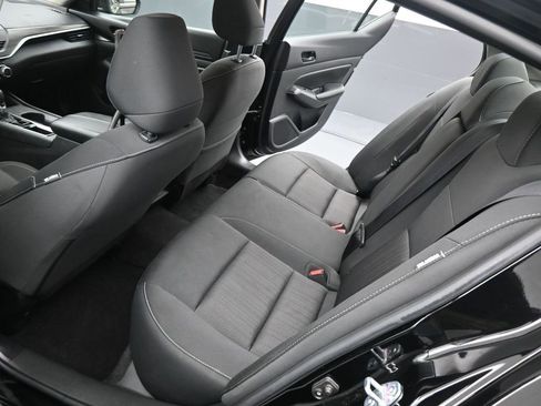 Used 2025 Nissan Altima 2.5 SV image 2