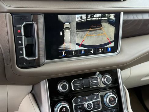 Used 2022 GMC Yukon XL Denali AWD/4WD image 22