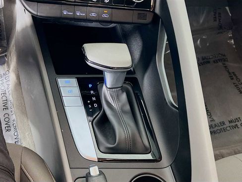 Used 2024 Hyundai Elantra SEL image 17