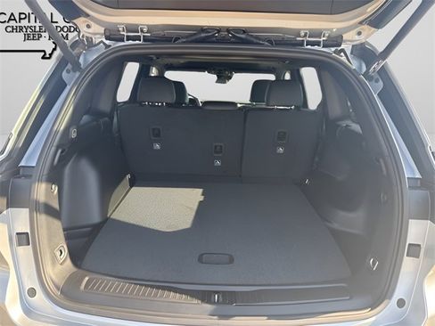 New 2025 Jeep Grand Cherokee Altitude image 33