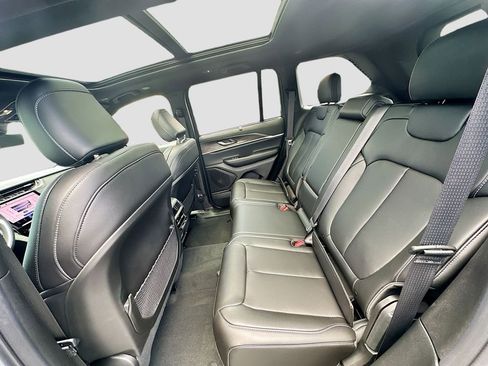 New 2025 Jeep Grand Cherokee Limited w/ Luxury Tech Group II image 28