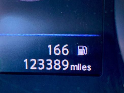 Used 2020 Nissan Rogue SV w/ Premium Package image 16