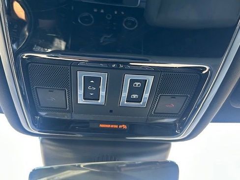 Used 2019 Land Rover Range Rover Velar R-Dynamic SE AWD/4WD image 29