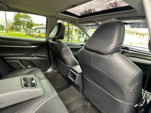 Used 2018 Toyota Camry SE image 12