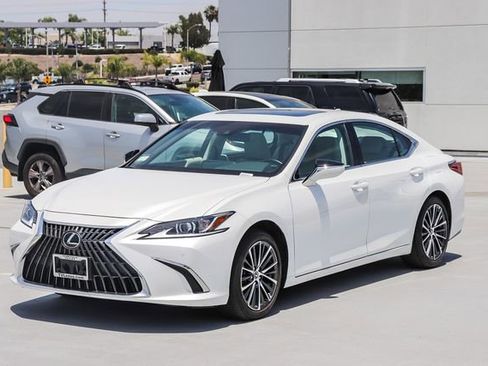 Used 2025 Lexus ES 350 w/ Premium Package FWD image 3