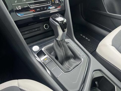 New 2026 Volkswagen Taos SE FWD image 21
