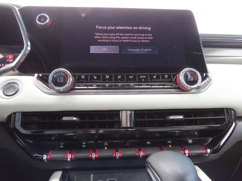 Used 2023 GMC Canyon AT4X image 31