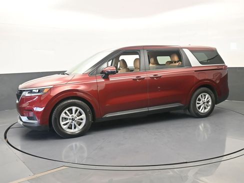 Used 2024 Kia Carnival LX FWD image 2