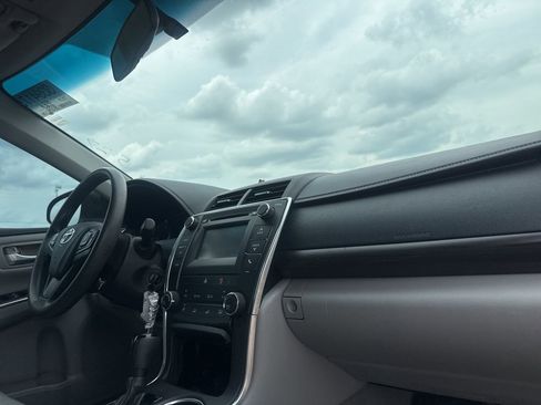 Used 2017 Toyota Camry SE FWD image 27