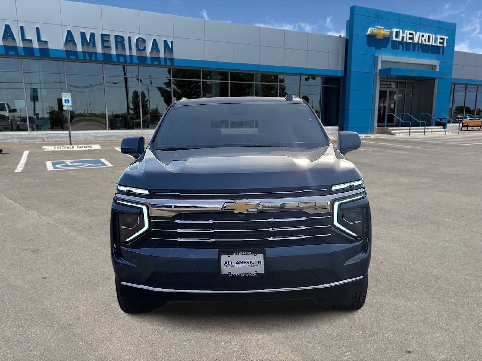 Used 2025 Chevrolet Tahoe LT RWD image 3