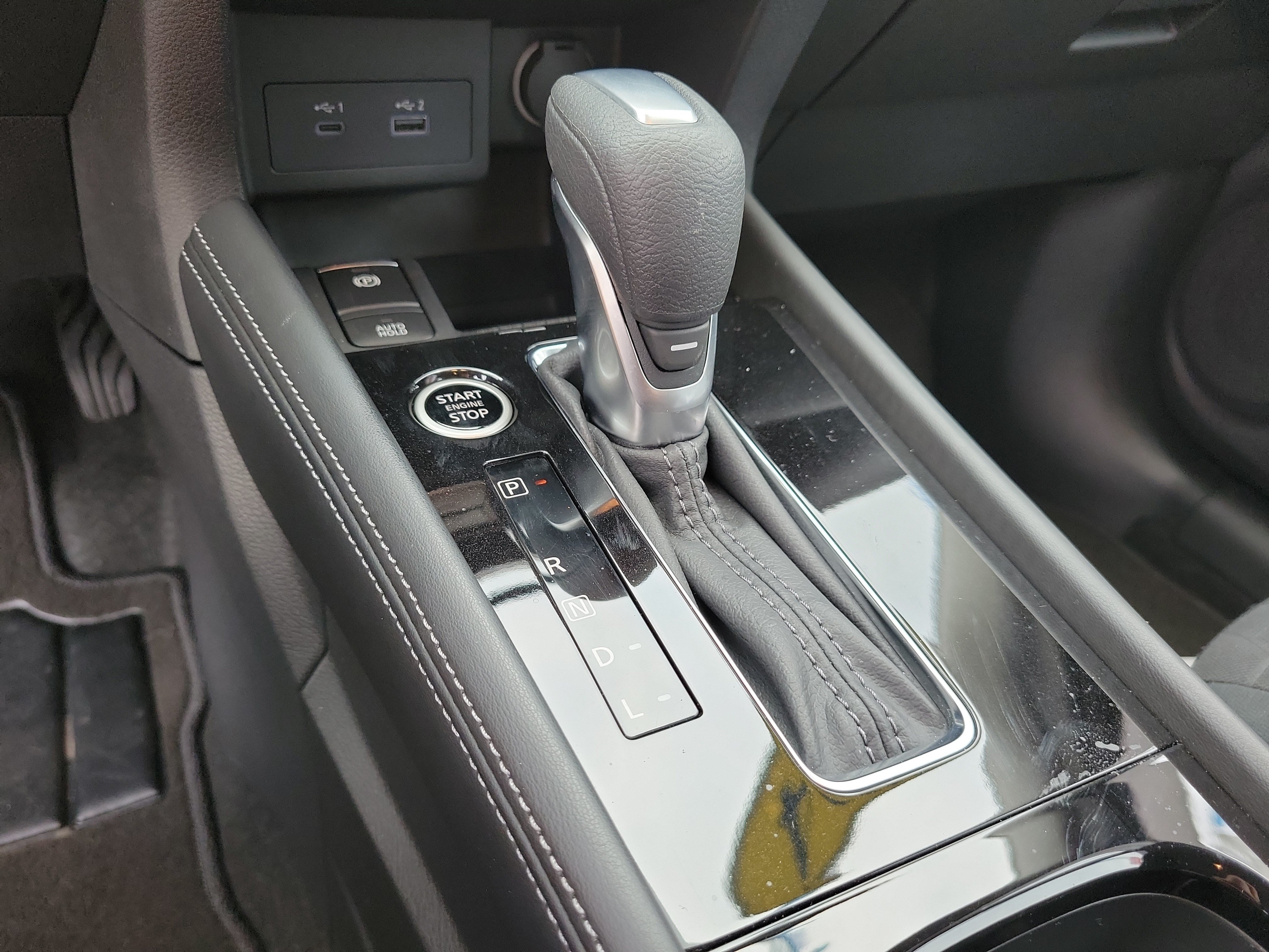 Used 2024 Nissan Kicks SV w/ Interior Electronics Package FWD image 19