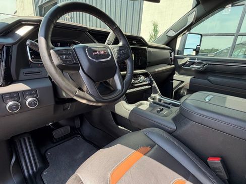 Used 2025 GMC Sierra 2500 AT4 w/ AT4 Preferred Package AWD/4WD image 7