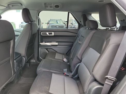 Used 2023 Ford Explorer XLT RWD image 12