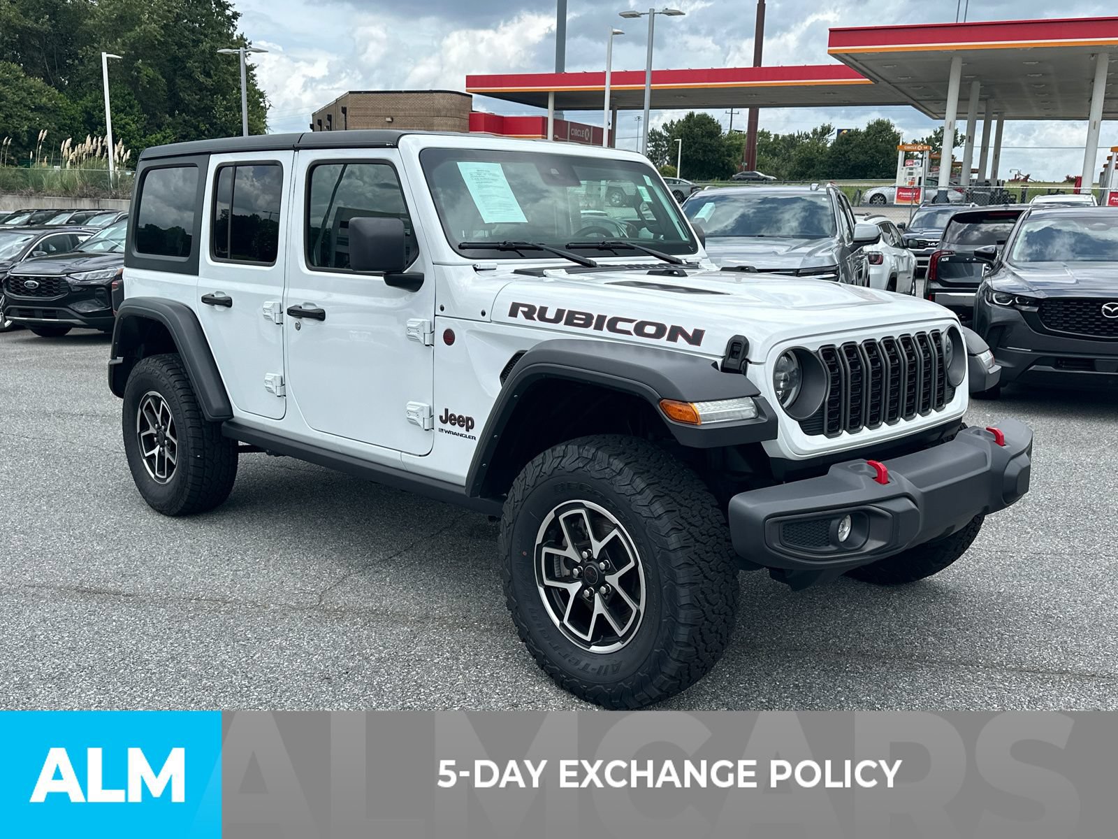 Used 2025 Jeep Wrangler Unlimited Rubicon AWD/4WD image 3